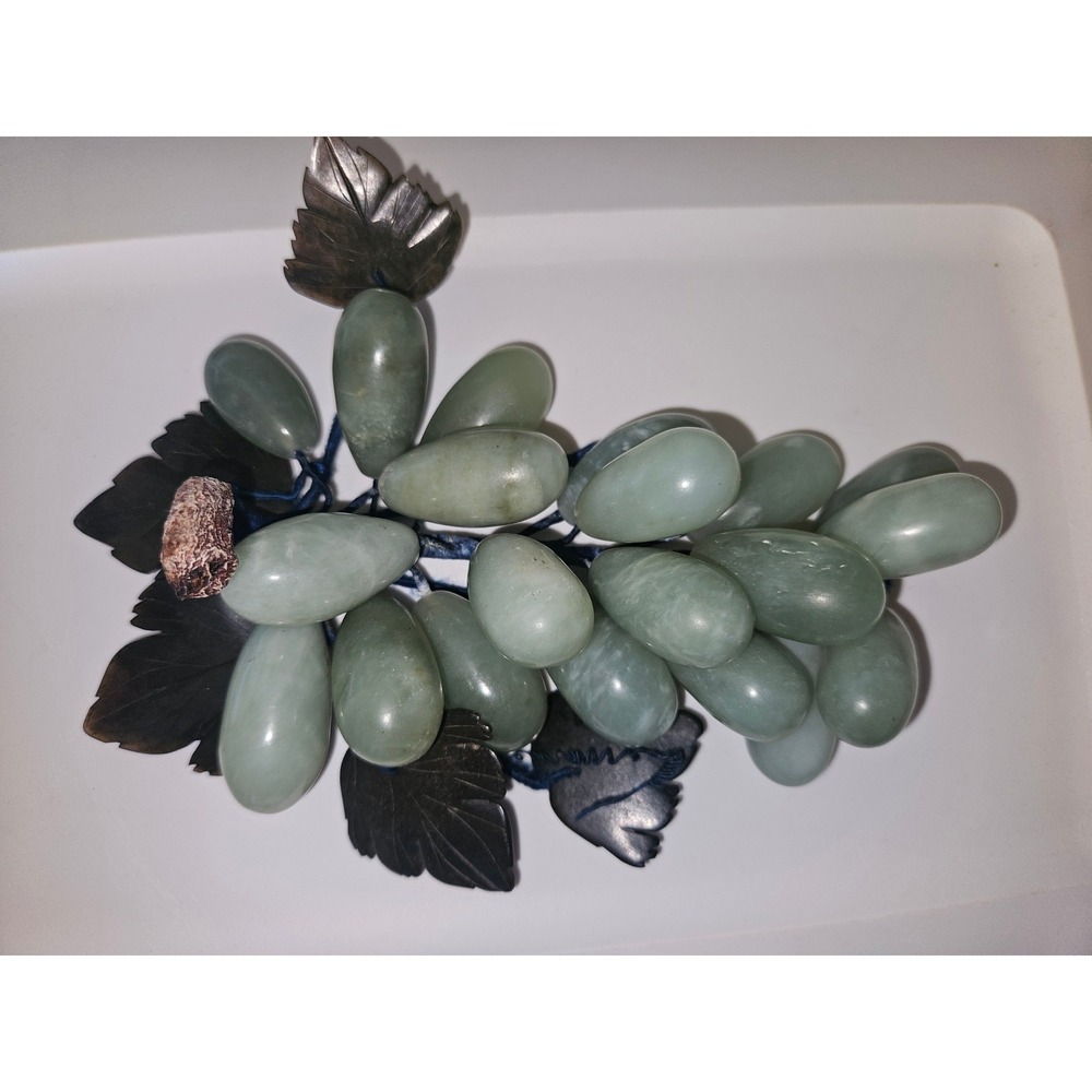 Vintage Jade Grape Cluster Hand Carved Celadon Green Grapes mid-century - Picture 4 of 5
